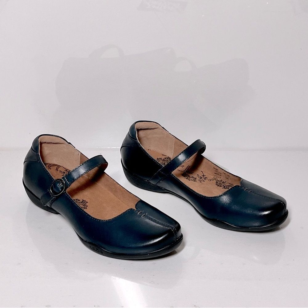 Taos New Ta Dah Leather Mary Jane Shoes Size: 12